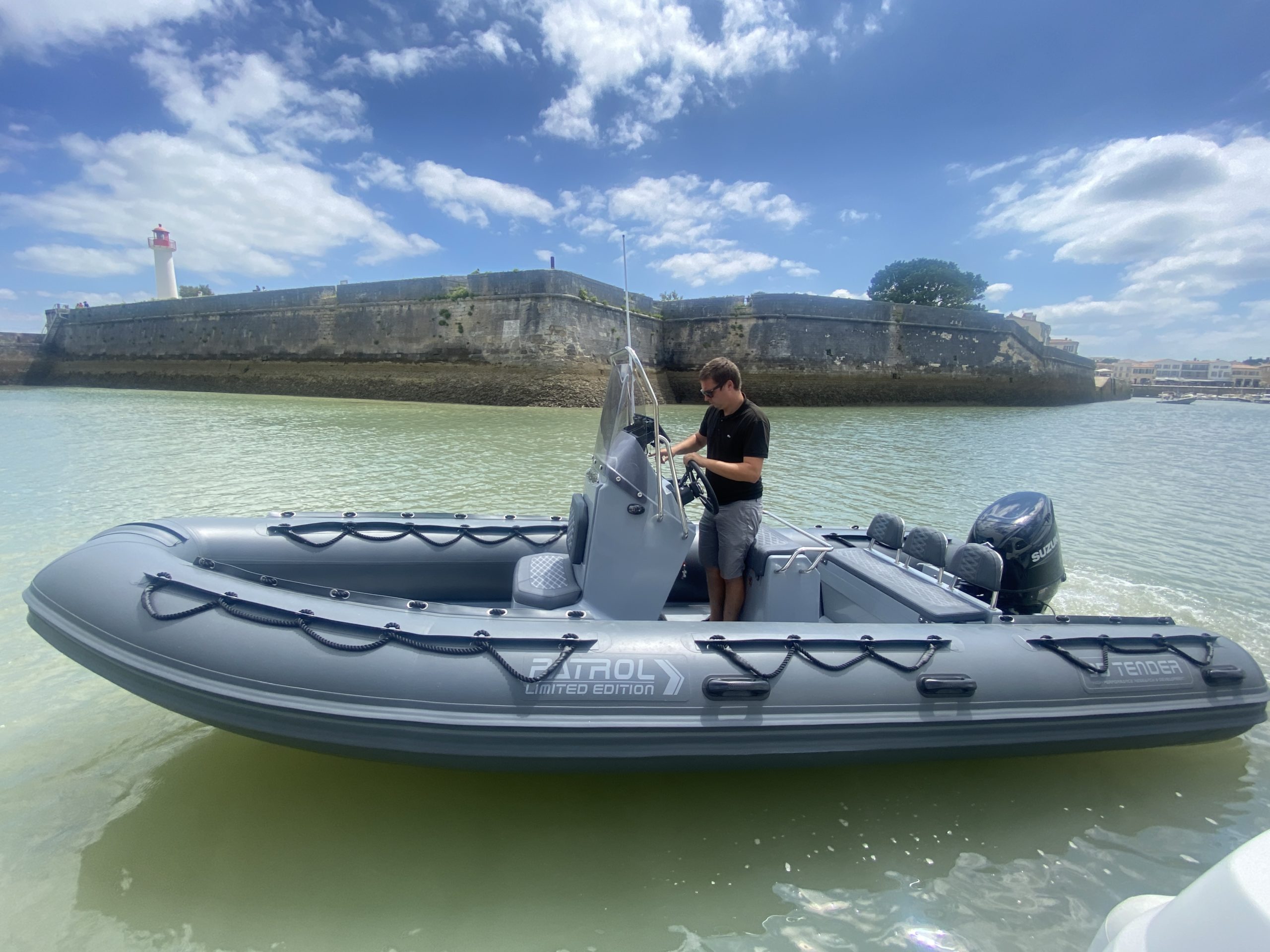 Nautique services La Rochelle - Vente de bateau à La Rochelle - 3D Tender Patrol 600