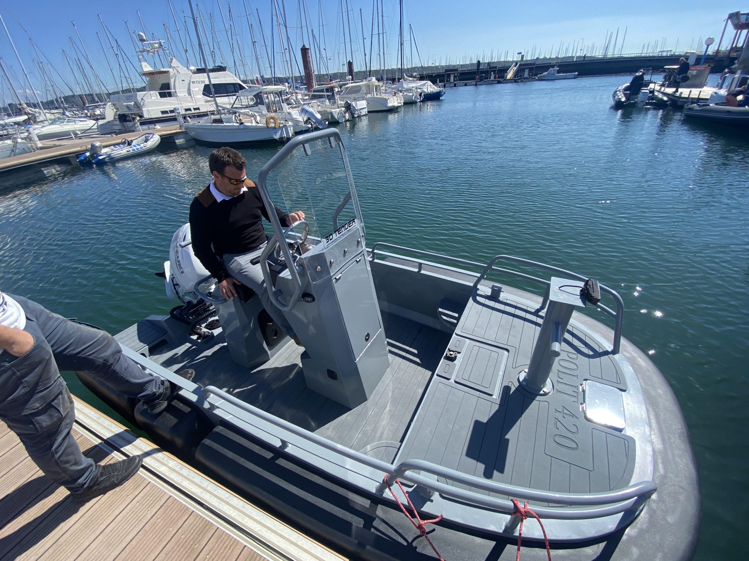 Nautique Services la Rochelle - Vente et entretien bateau - 3D Tender PILOT 420