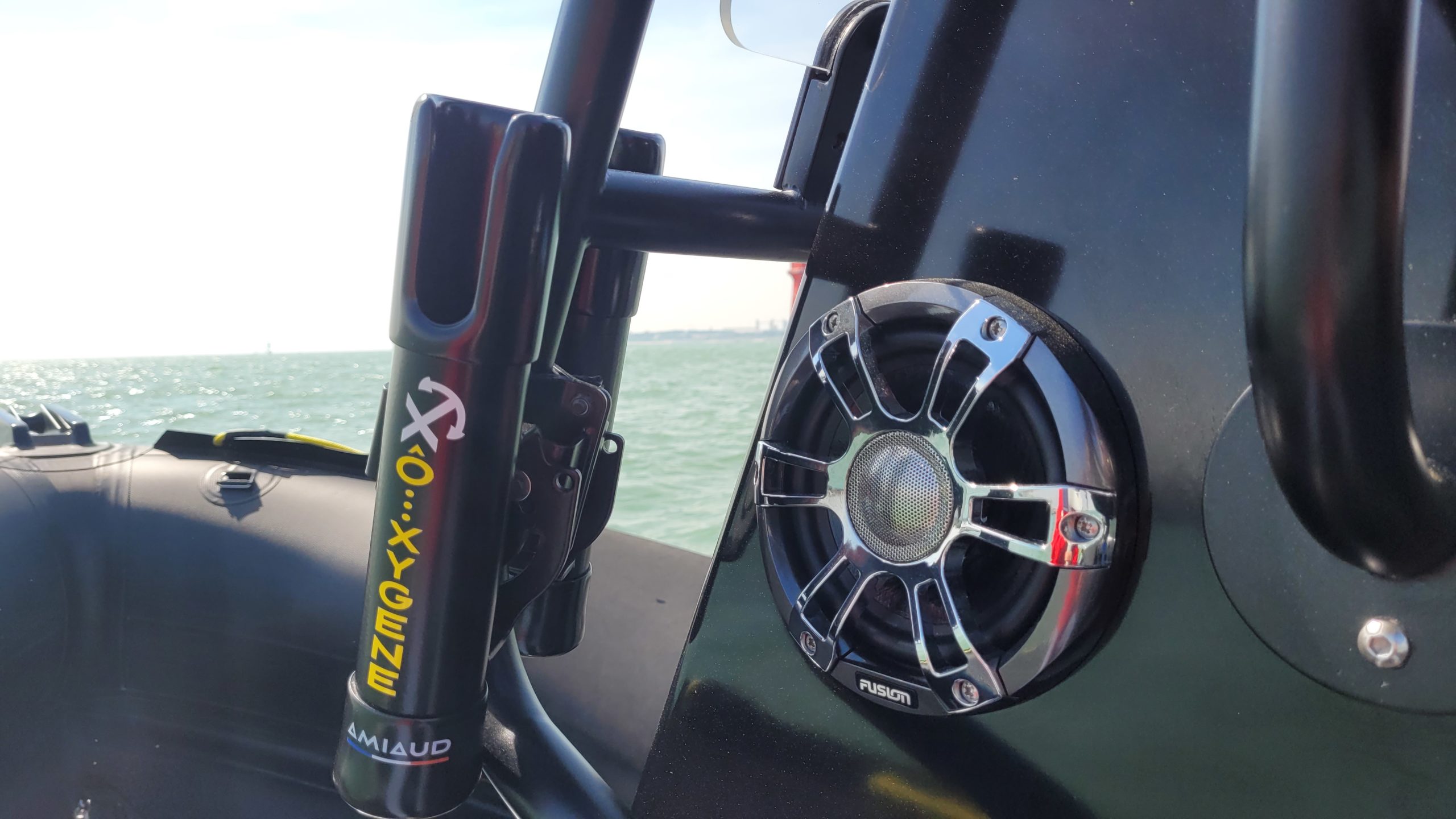 Personnaliser son bateau à moteur avec Nautique Services !
