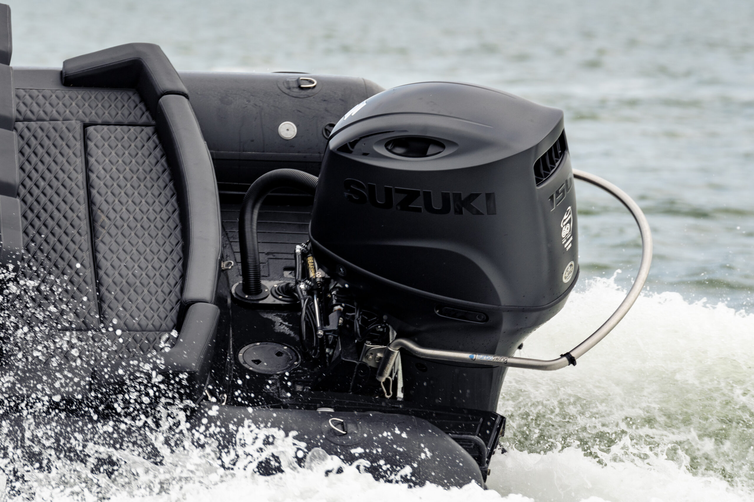 Comment rincer son moteur hors-bord Suzuki après la mer : Méthode Pro en 5 minutes